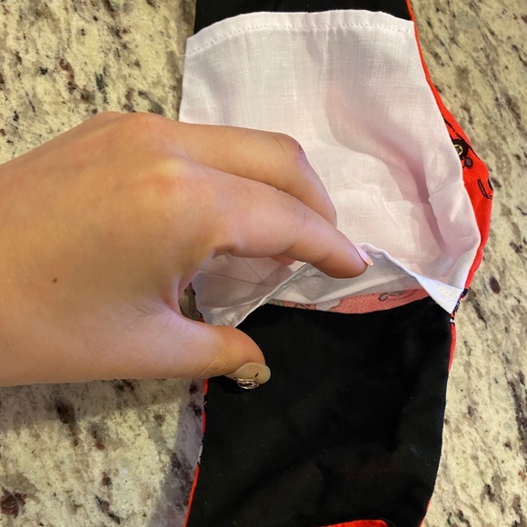 (Ribbon) Snoopy Fabric Face Mask w/ Filter Pocket - Picture 3 of 6